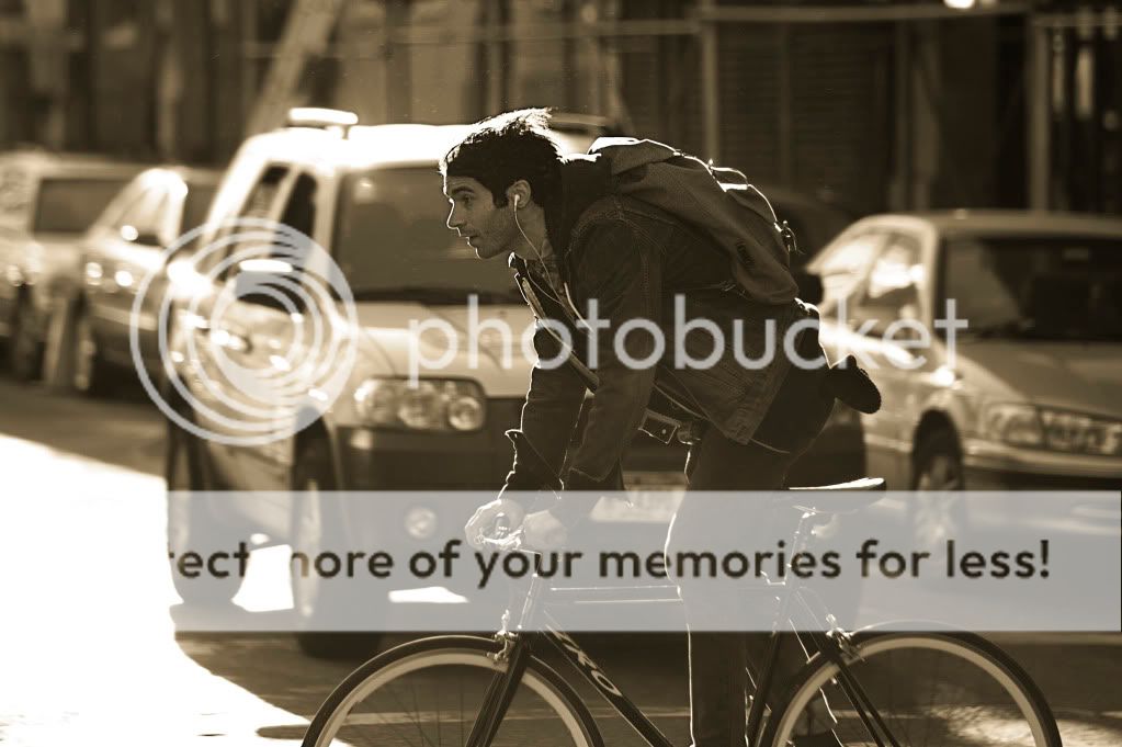 IMAGE: http://i658.photobucket.com/albums/uu307/NeMahooch/70-200mmIMG_0201.jpg