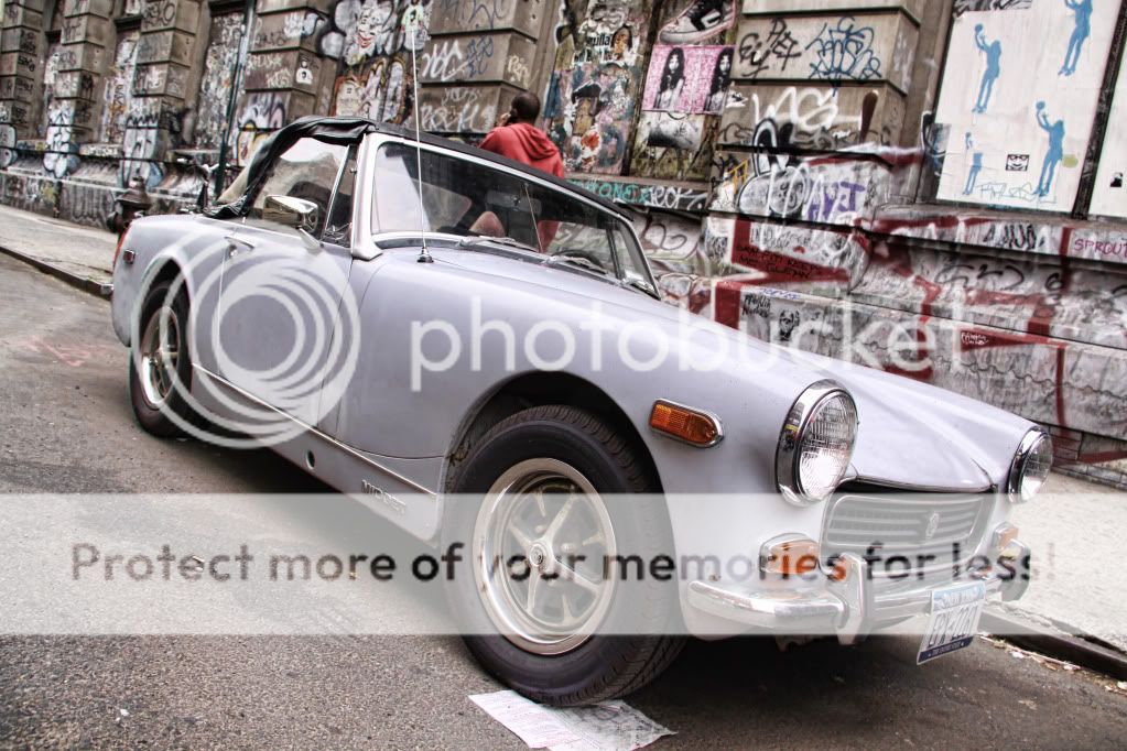 IMAGE: http://i658.photobucket.com/albums/uu307/NeMahooch/Spring%202010/IMG_0101.jpg