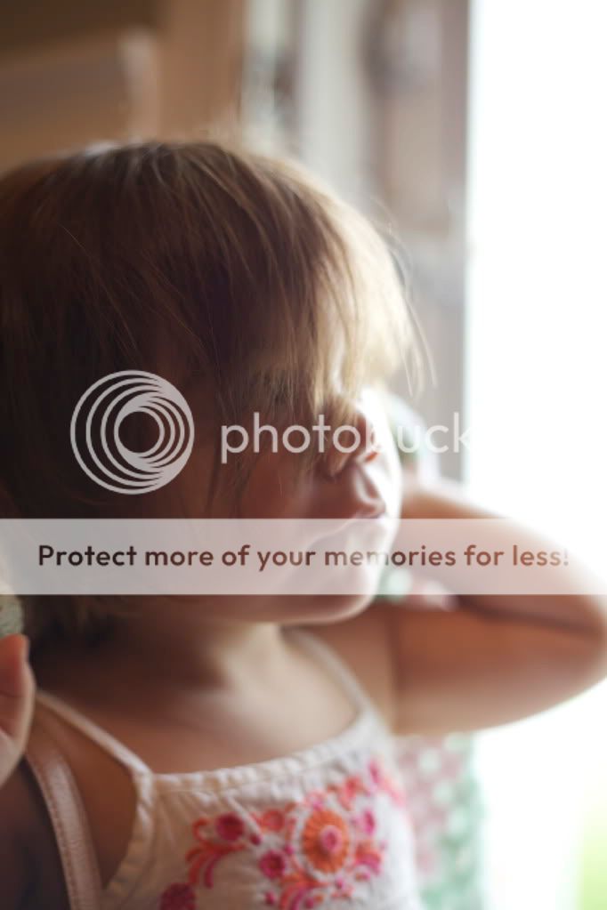 IMAGE: http://i658.photobucket.com/albums/uu307/NeMahooch/random%20people/IMG_4103.jpg