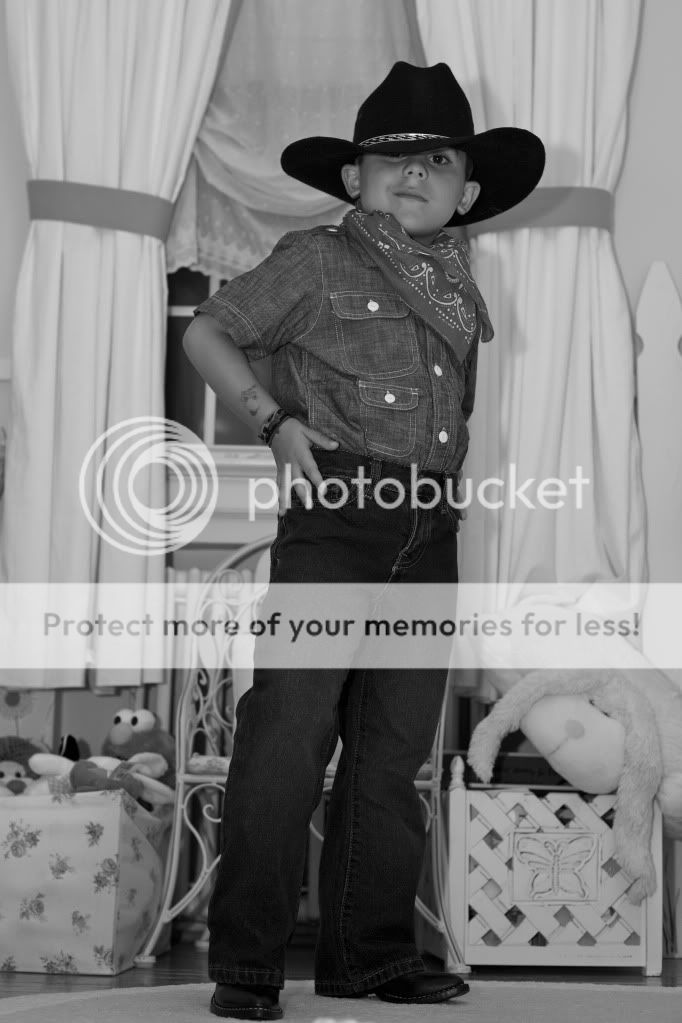 IMAGE: http://i658.photobucket.com/albums/uu307/NeMahooch/random%20people/IMG_6087.jpg