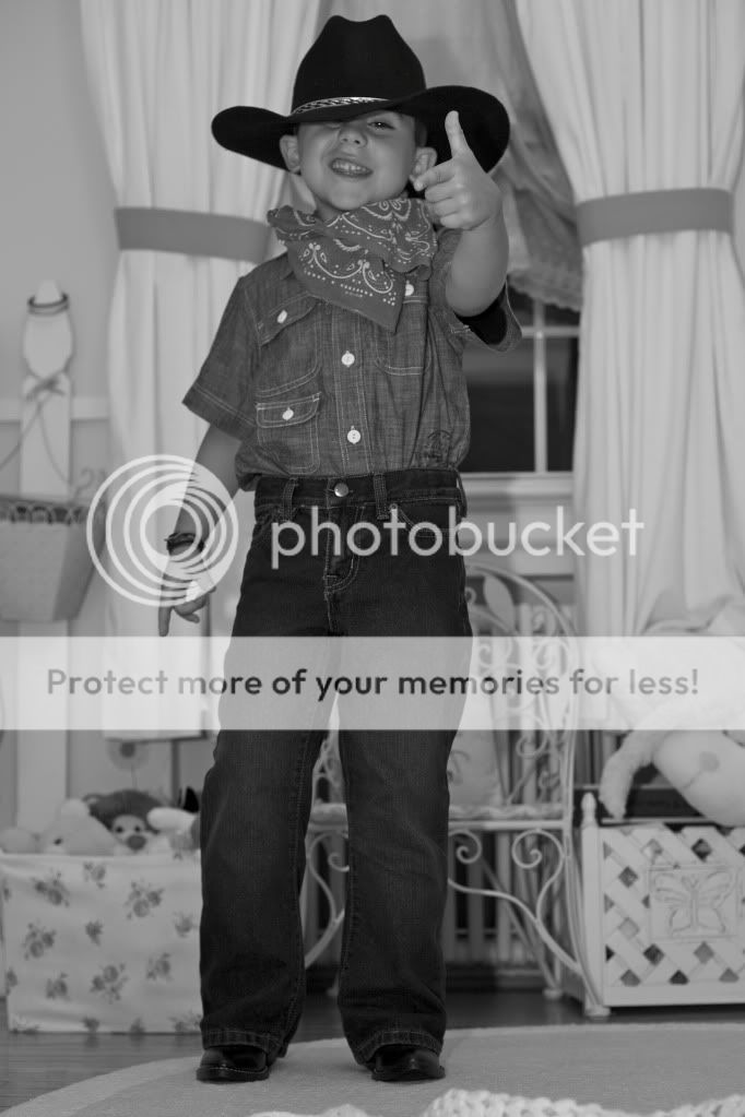 IMAGE: http://i658.photobucket.com/albums/uu307/NeMahooch/random%20people/IMG_6088.jpg