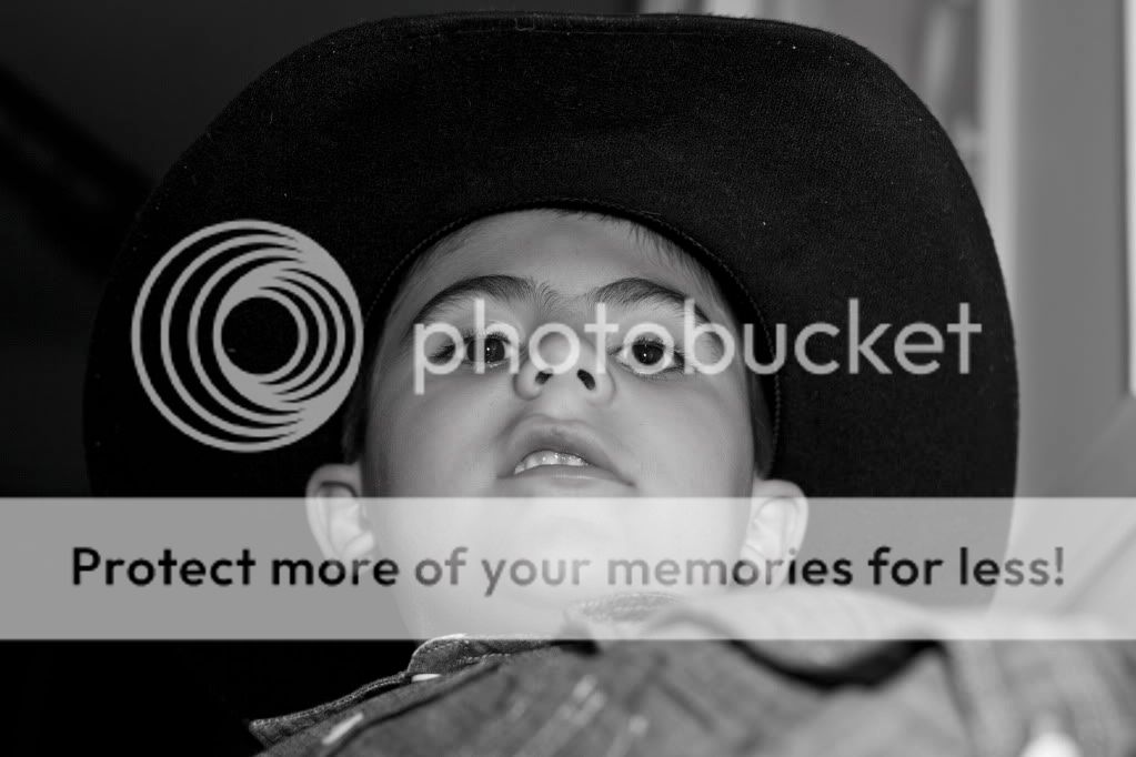 IMAGE: http://i658.photobucket.com/albums/uu307/NeMahooch/random%20people/IMG_6101.jpg