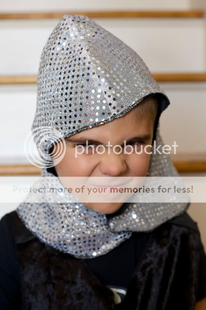 IMAGE: http://i658.photobucket.com/albums/uu307/NeMahooch/random%20people/IMG_6180.jpg