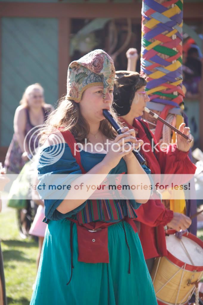 IMAGE: http://i658.photobucket.com/albums/uu307/NeMahooch/renaissance%20faire/IMG_6716.jpg