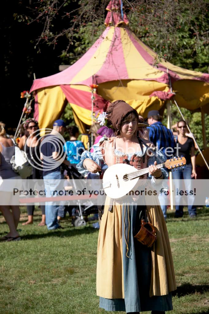 IMAGE: http://i658.photobucket.com/albums/uu307/NeMahooch/renaissance%20faire/IMG_6736.jpg