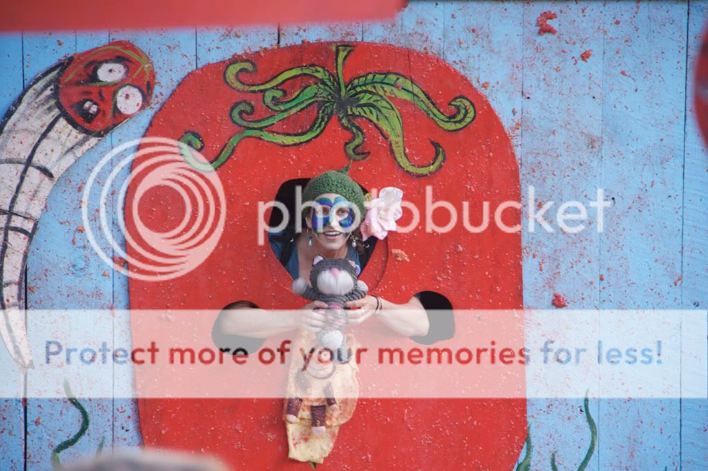 IMAGE: http://i658.photobucket.com/albums/uu307/NeMahooch/renaissance%20faire/IMG_6740.jpg