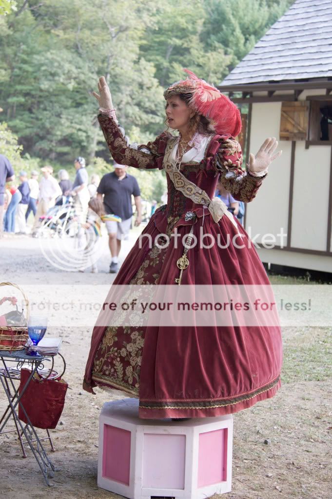 IMAGE: http://i658.photobucket.com/albums/uu307/NeMahooch/renaissance%20faire/IMG_6758.jpg